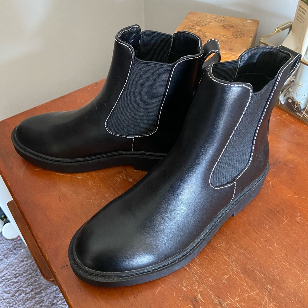 UO Quinn Chelsea Boots